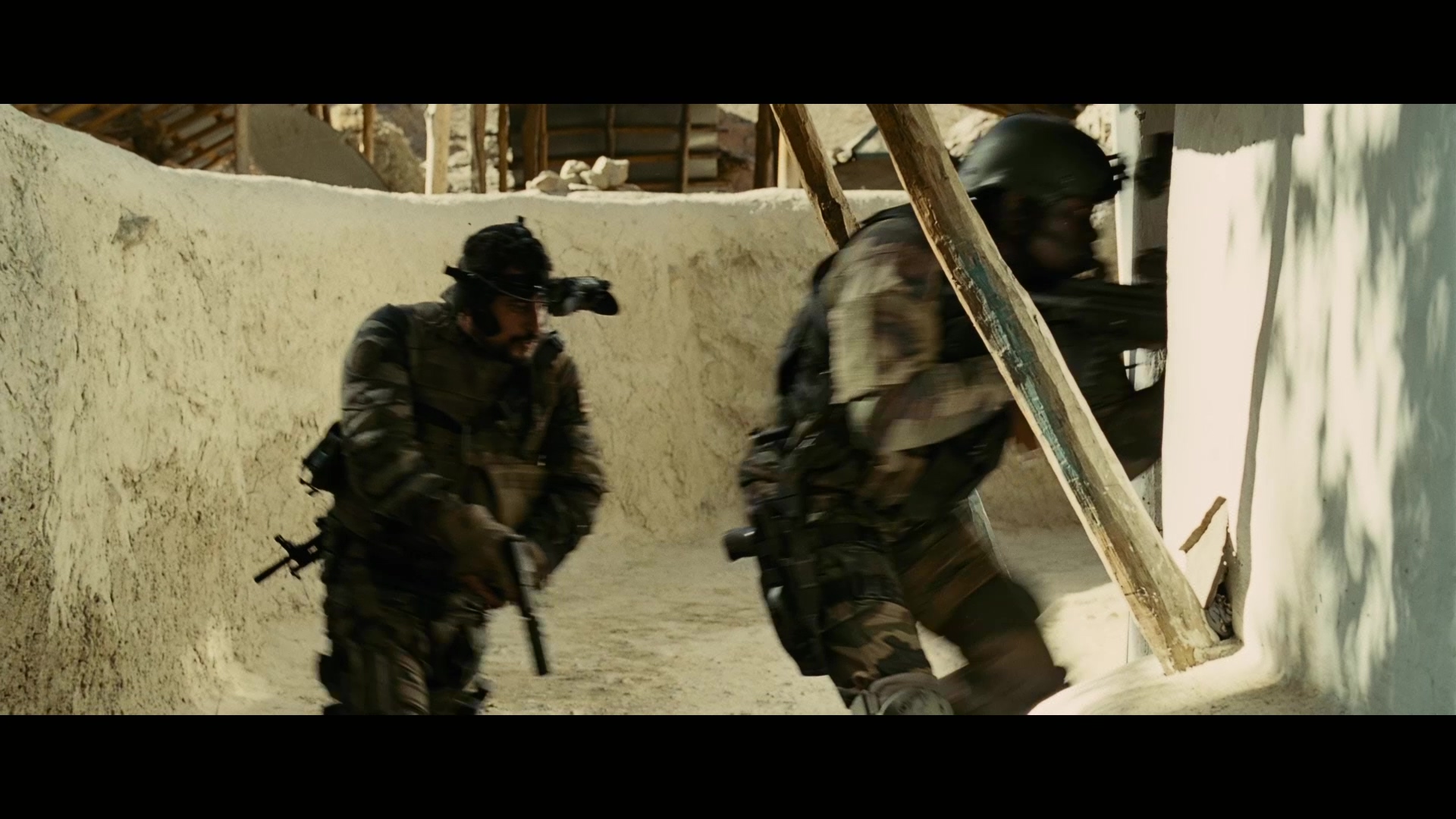 特种部队 Special.Forces.2011.BluRay.1080p.AVC.DTS-HD.MA.5.1.DIY-K9@HDWinG [  41.53G]-6.jpg