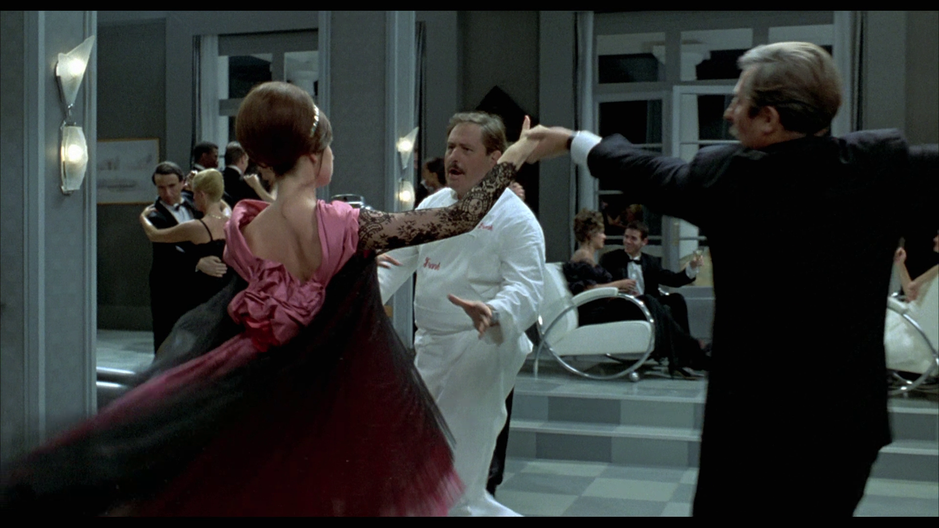 [害虫的球].Le.Bal.Des.Casse.Pieds.1992.BluRay.1080p.AVC.DTS-HD.MA.2.0-F13@HDSpace     25.84G-4.png