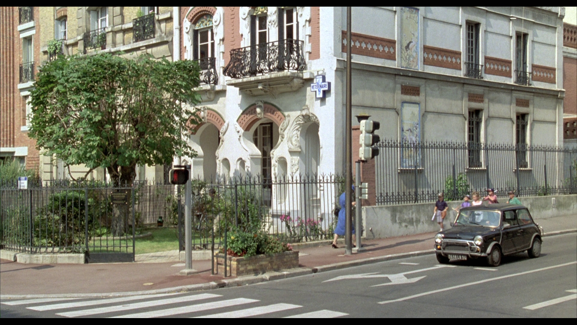 [害虫的球].Le.Bal.Des.Casse.Pieds.1992.BluRay.1080p.AVC.DTS-HD.MA.2.0-F13@HDSpace     25.84G-5.png