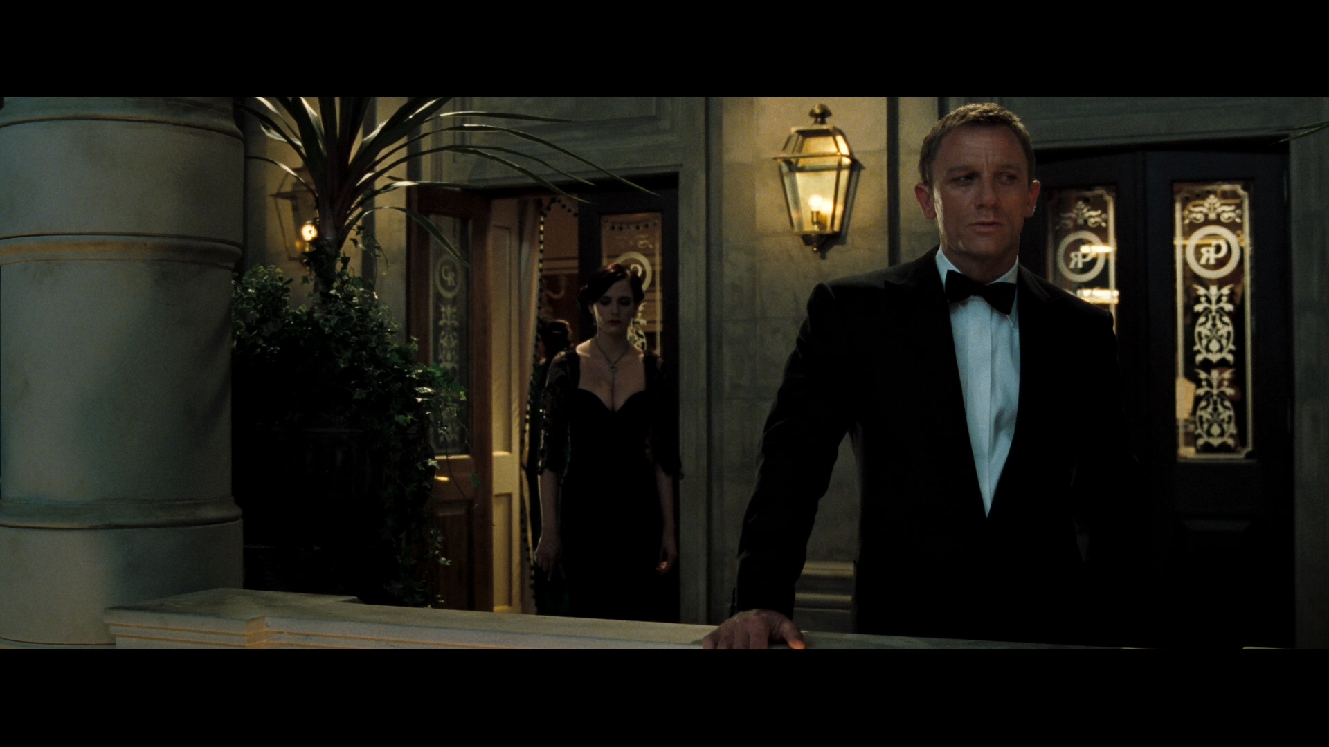 [007系列21皇家赌场].Casino.Royale.2006.UnCut.HK.BluRay.1080p.AVC.TrueHD.5.1-HDbitss@CHDBits   38.94G-9.jpg