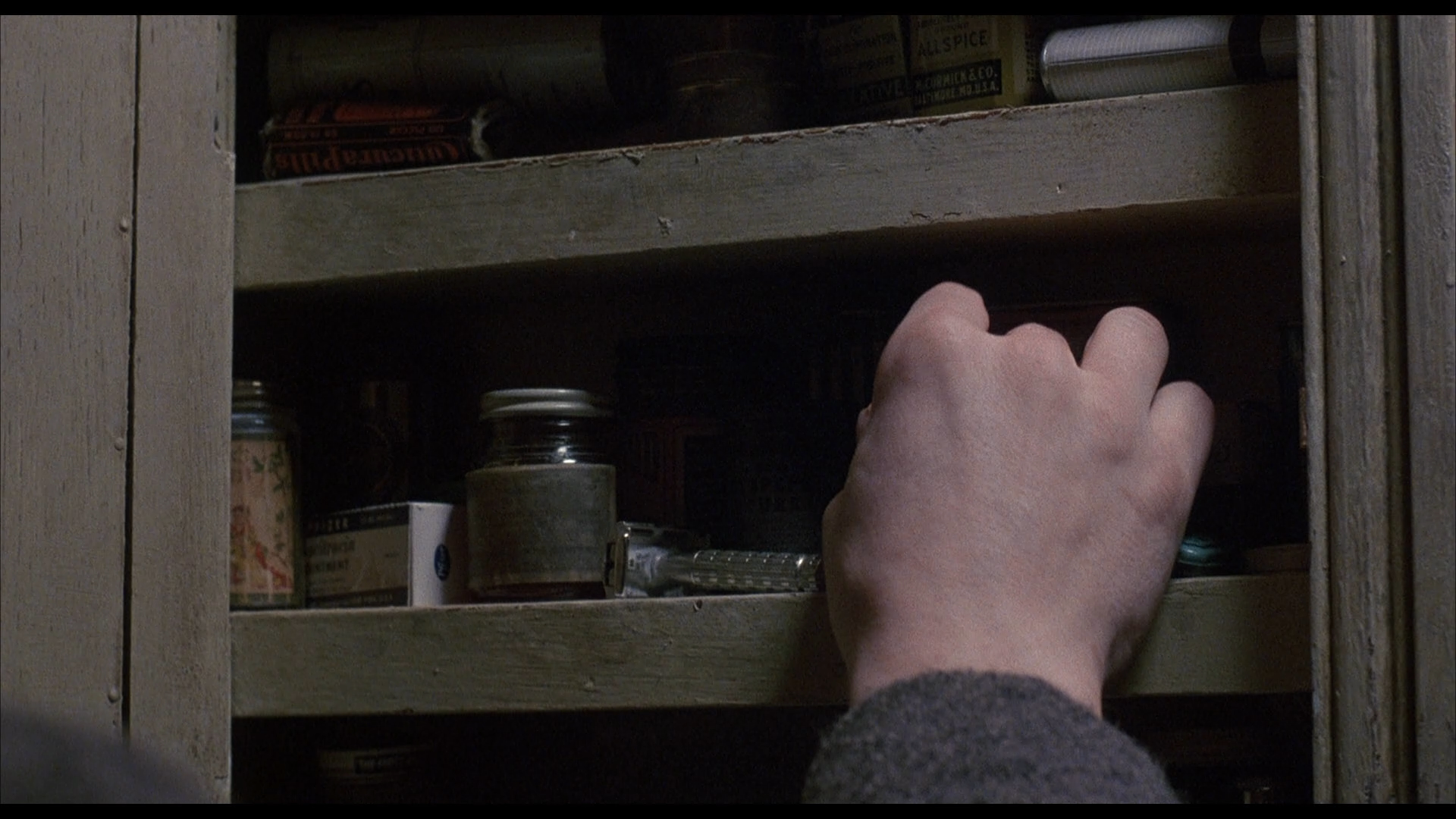 [天使心].Angel.Heart.1987.GBR.BluRay.1080p.AVC.DTS-HD.MA.5.1-Solitude@CHDBits    21.23G-7.png