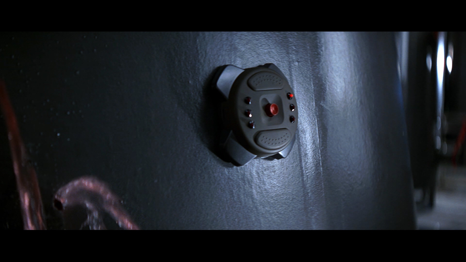 [007系列17黄金眼].GoldenEye.1995.TW.BluRay.1080p.AVC.DTS-HD.MA.5.1-TTG    44.35G-13.jpg