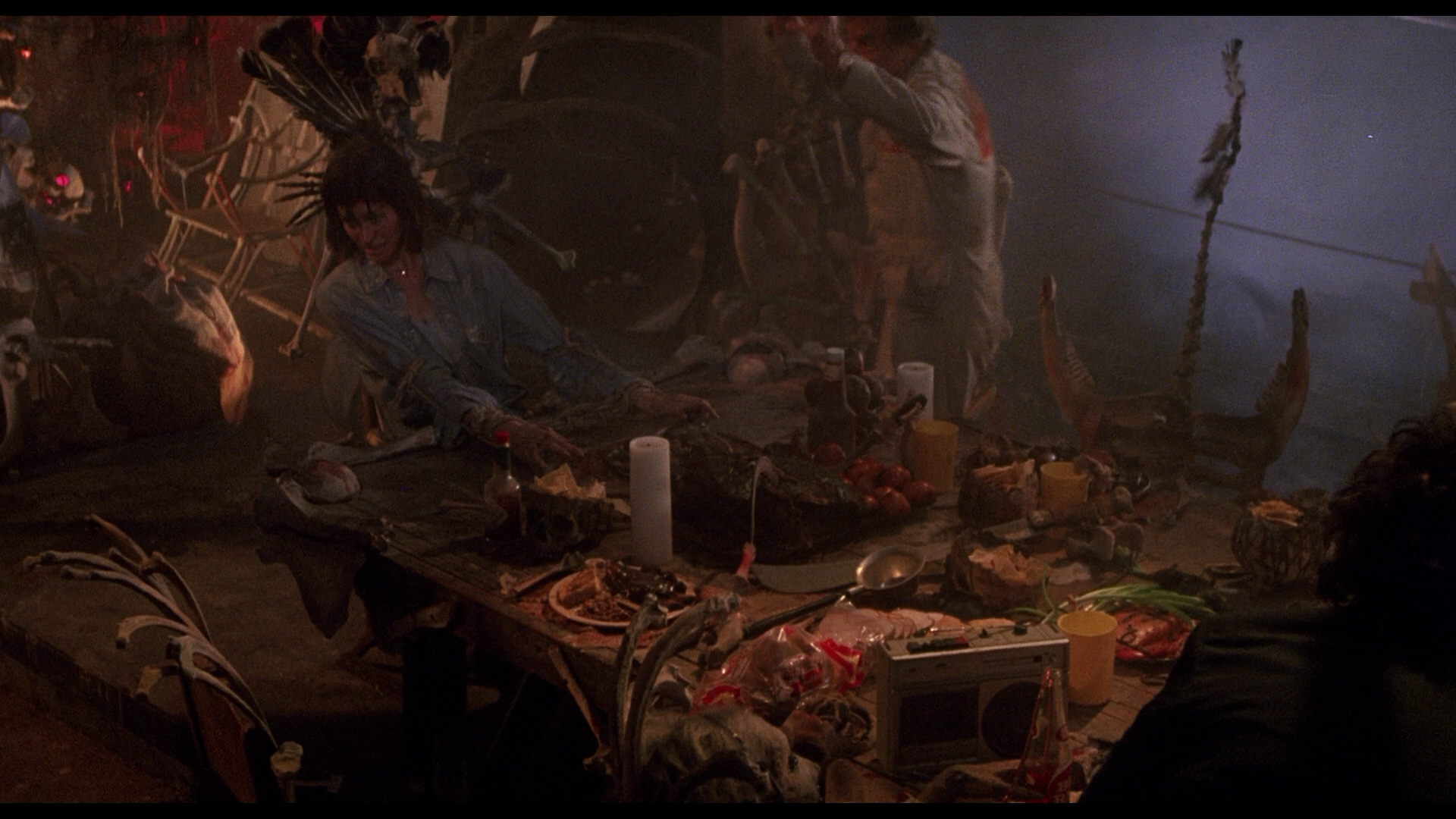 [德州电锯杀人狂2].The.Texas.Chainsaw.Massacre.2.1986.D1.CE.BluRay.1080p.AVC.DTS-HD.MA.5.1-DiY@HDHome     39.22G-9.png