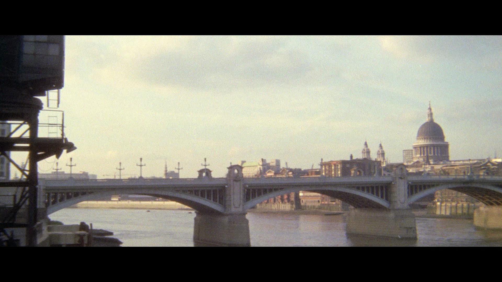 [梦魇之瞳].All.the.Colors.of.the.Dark.1972.GBR.BluRay.1080p.AVC.LPCM.2.0-CrsS    34.57G* Y* V/ X" E) W) r3 y1 N9 r6 F-4.png