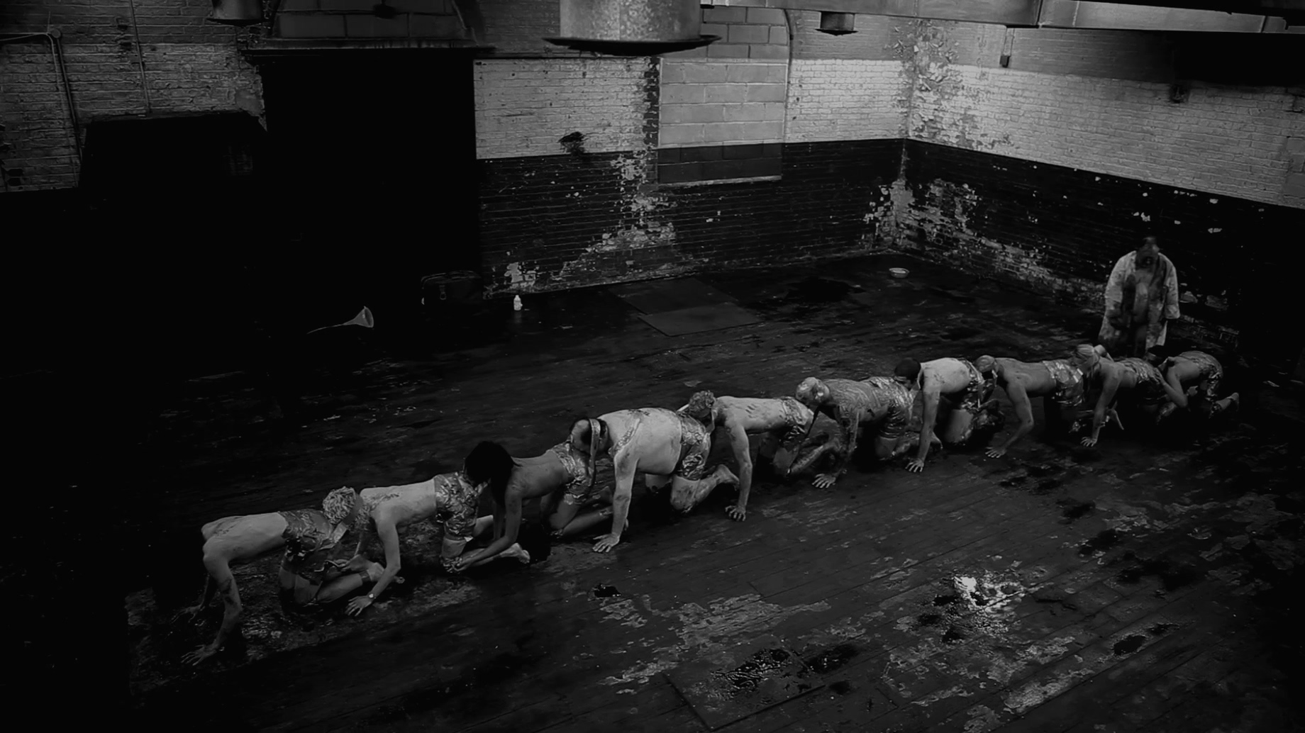 [人体蜈蚣2].The.Human.Centipede.2011.BluRay.1080p.AVC.DTS-HD.MA.5.1   18.71G-7.jpg