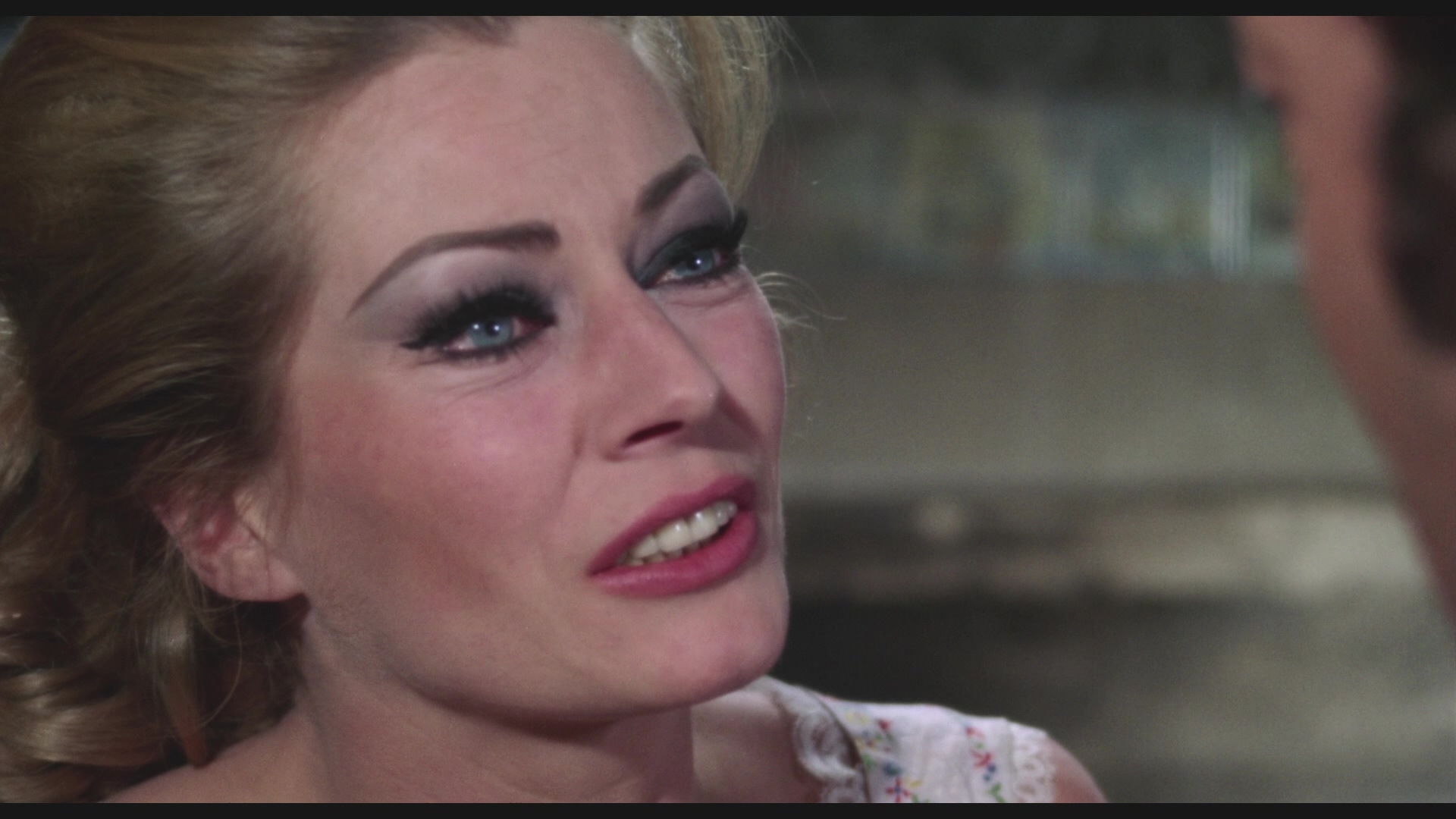 [BloodyGirl].Fangs.of.the.Living.Dead.1969.BluRay.1080p.AVC.DTS-HD.MA.2.0-NoGroup   27.77G* z& T7 N- ~6 [0 ]2 u! M" n# M- H-12.jpg