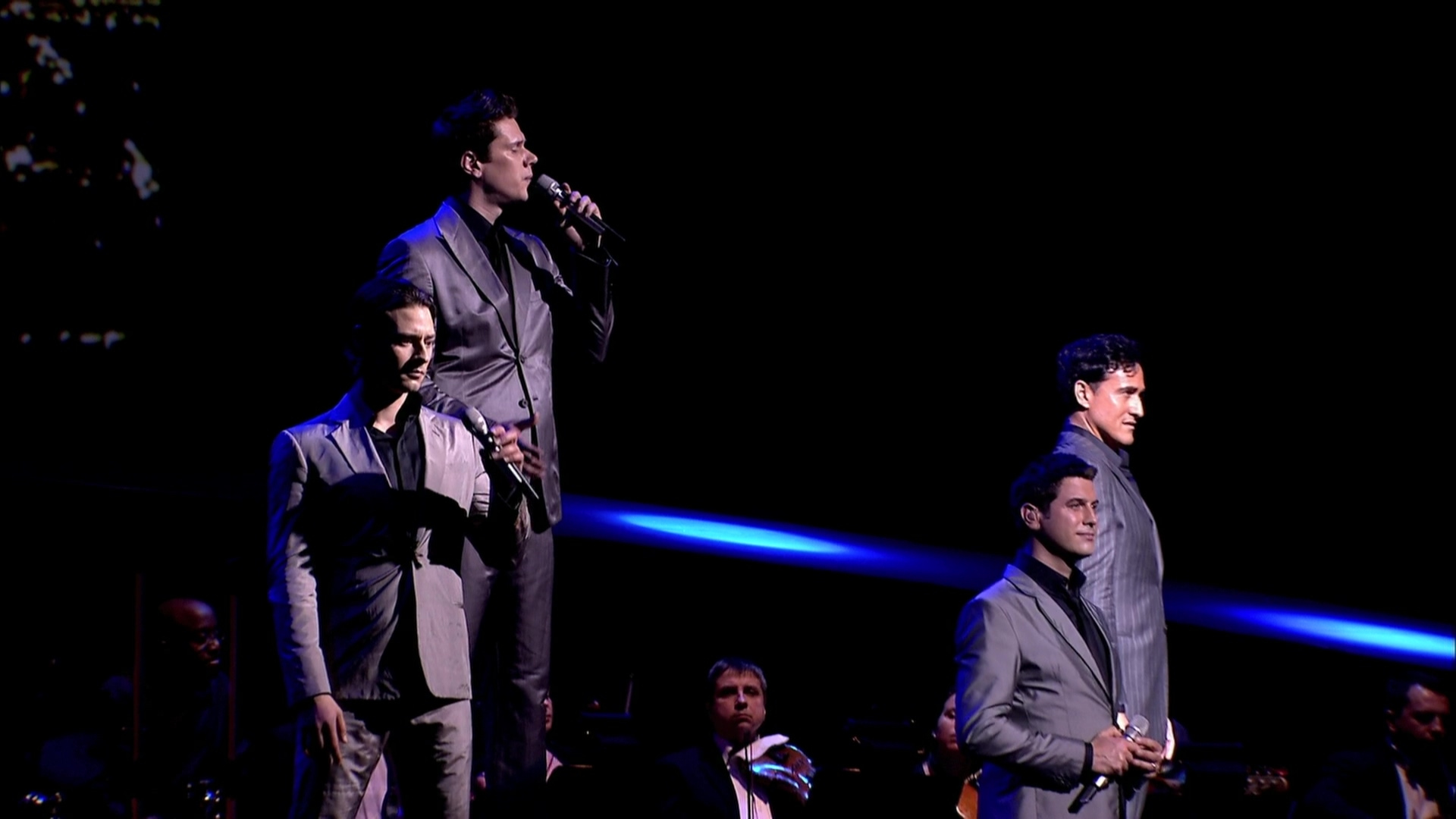 [IL Divo 2009巴塞罗那演唱会].An.Evening.with.il.Divo.Live.in.Barcelona.2009.BluRay.1080i.AVC.DTS-HD.MA.5.1-NoGroup   23.19G% f7 T: o. g) J7 R-11.jpg