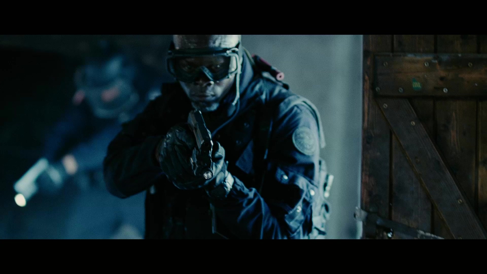 [特种部队].Special.Forces.2011.BluRay.1080p.AVC.DTS-HD.MA.5.1.-XF 40.04G8 }- v" i) N# I) B) T! j6 G% O4 f-3.jpg