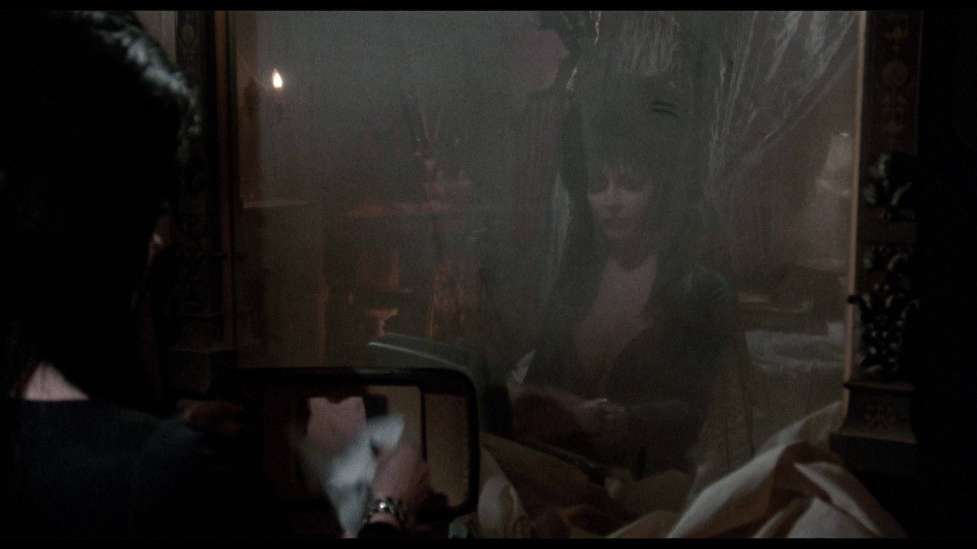 [销魂天师].Elvira,Mistress.of.the.Dark.1988.BluRay.1080p.AVC.DTS-HD.MA.5.1-NoGroup   30.52G, _* J8 u" p5 `+ W+ U; X: n7 p-6.jpg