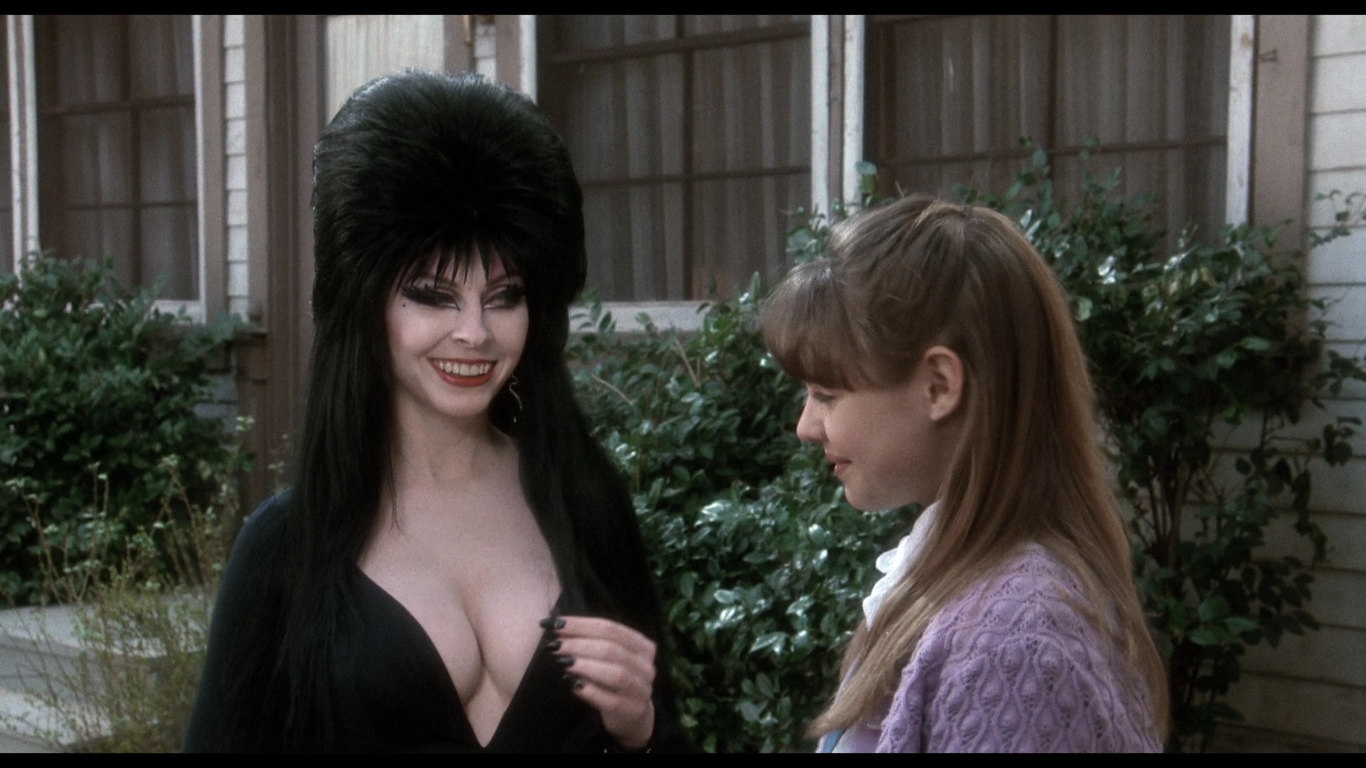 [销魂天师].Elvira,Mistress.of.the.Dark.1988.BluRay.1080p.AVC.DTS-HD.MA.5.1-NoGroup   30.52G, _* J8 u" p5 `+ W+ U; X: n7 p-4.jpg