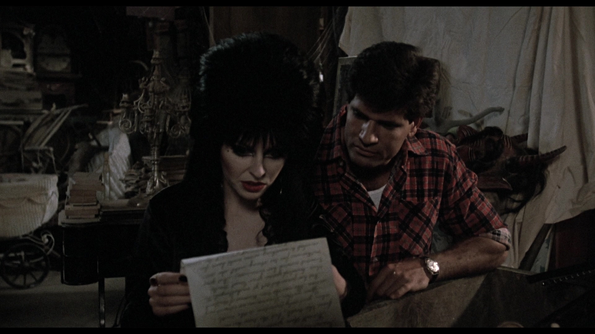 [销魂天师].Elvira,Mistress.of.the.Dark.1988.BluRay.1080p.AVC.DTS-HD.MA.5.1-NoGroup   30.52G, _* J8 u" p5 `+ W+ U; X: n7 p-10.jpg