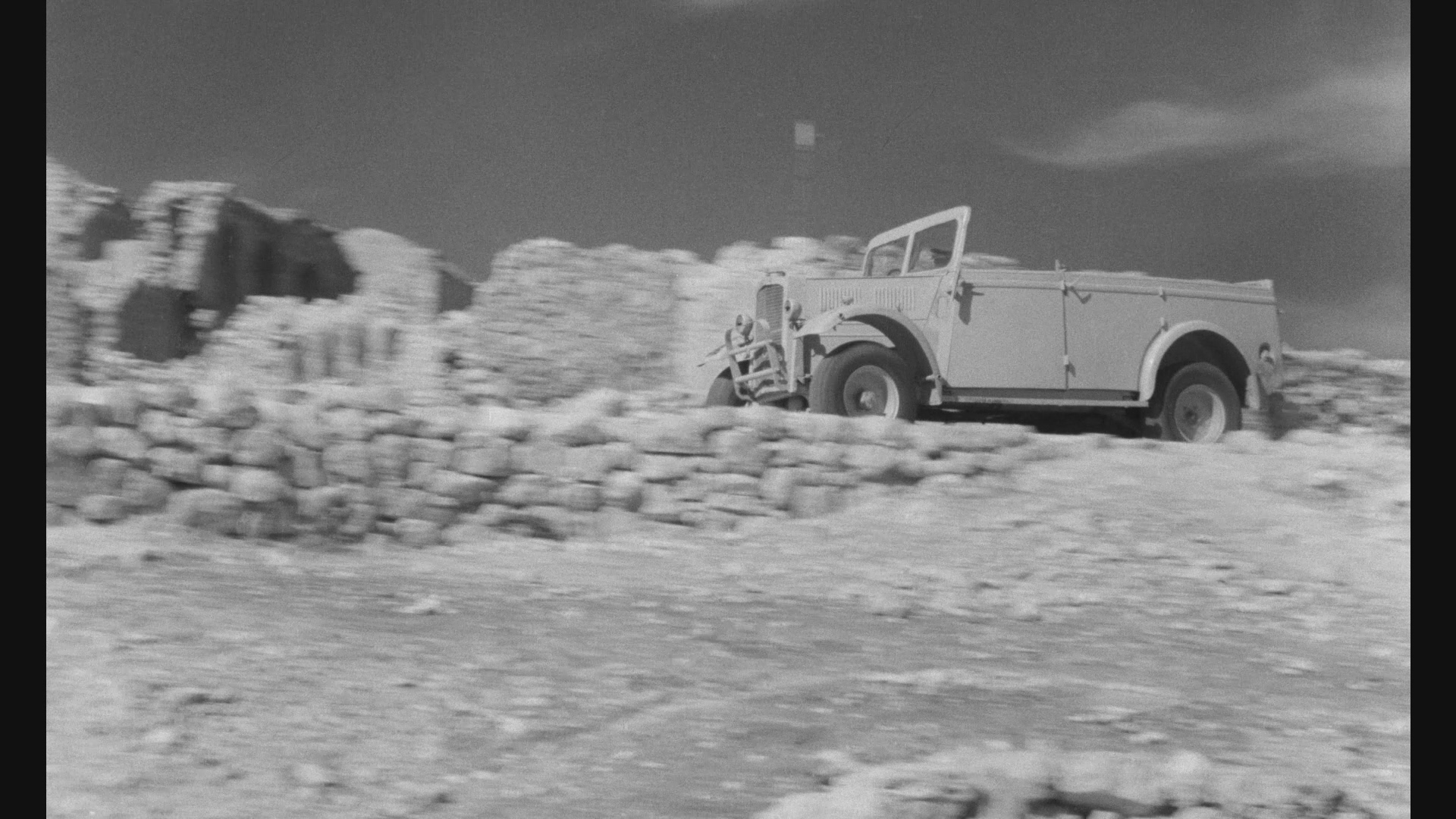 [恐怖之砂].Ice.Cold.in.Alex.1958.BluRay.1080p.AVC.DTS-HD.MA.2.0-OLDHAM    40.48G-2.jpg