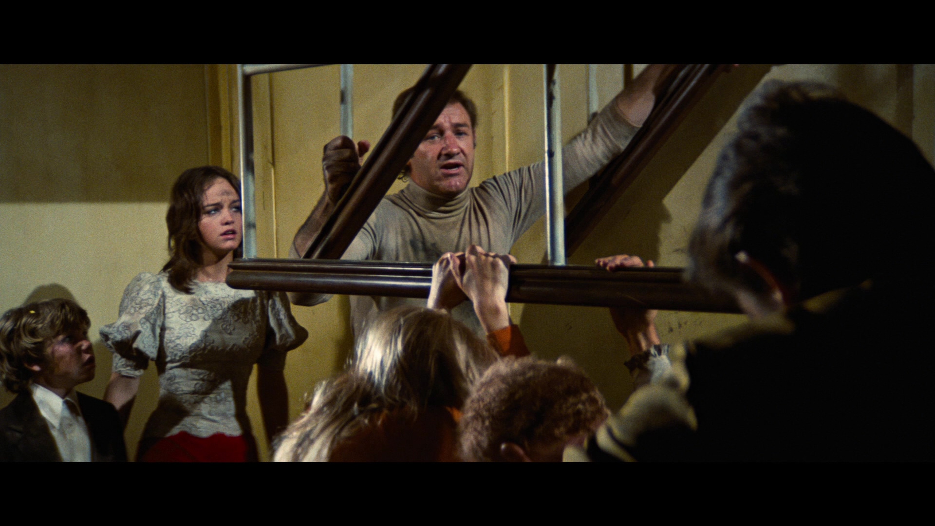 [海神号].The.Poseidon.Adventure.1972.BluRay.1080p.AVC.DTS-HD.MA.4.0-LEGiON     39.11G* m2 {3 k1 q# v/ Y3 D-10.jpg