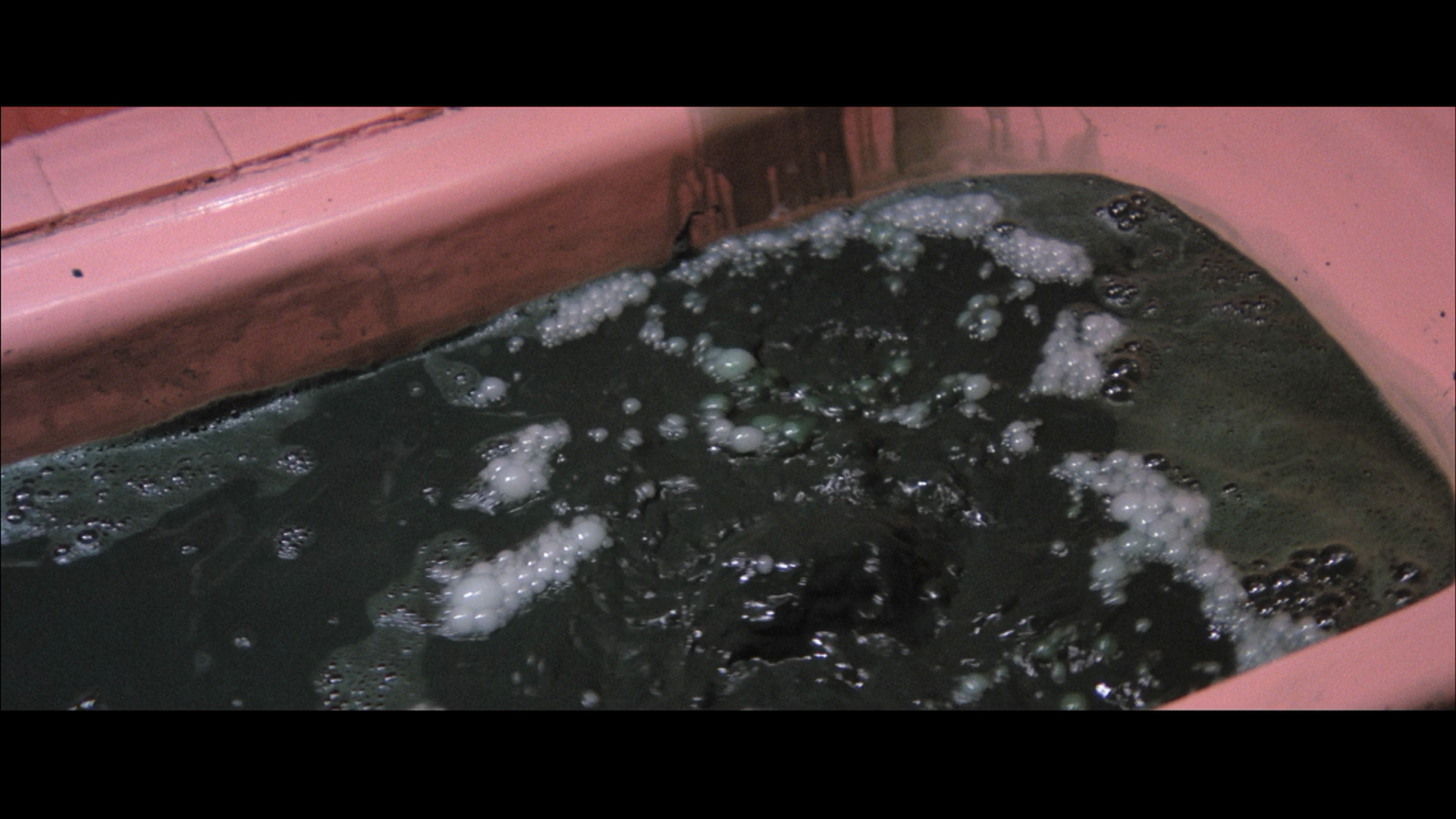 [油鬼子].The.Oily.Maniac.1976.GBR.BluRay.1080p.AVC.LPCM.2.0-TAiCHi    21.32G9 }- m$ J" l3 X& b- L-9.png