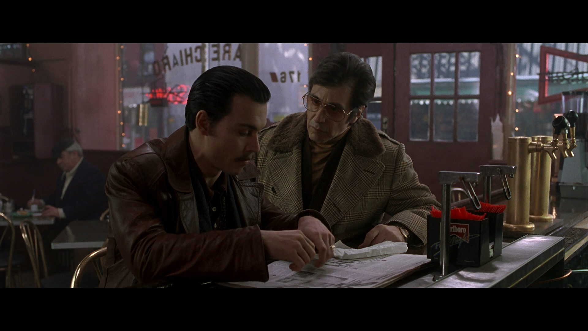 [忠奸人].Donnie.Brasco.1997.EXTENDED.BluRay.1080p.AVC.TrueHD.5.1-KIMSJ   40.26GB/ |$ q* p; t* d! a. h* |-2.jpg