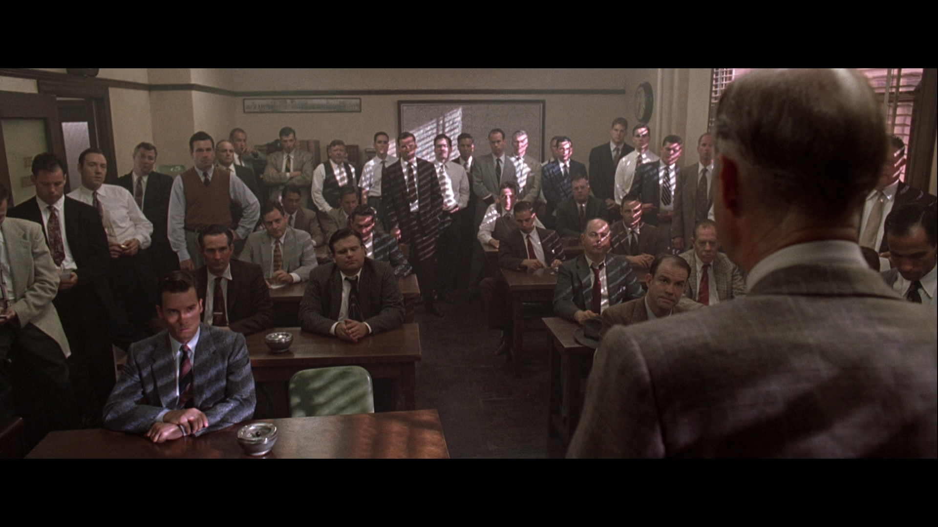 [洛城机密].L.A.Confidential.1997.EUR.BluRay.1080p.AVC.DTS-HD.MA.5.1-TAiCHi     45.7G) I& l: B7 B. X-10.png