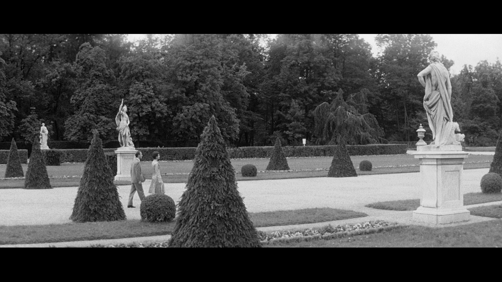 [去年在马里昂巴德].Last.Year.at.Marienbad.1961.Remastered.GBR.BluRay.1080p.AVC.DTS-HD.MA.2.0-kyRLS    38.96G-18.png