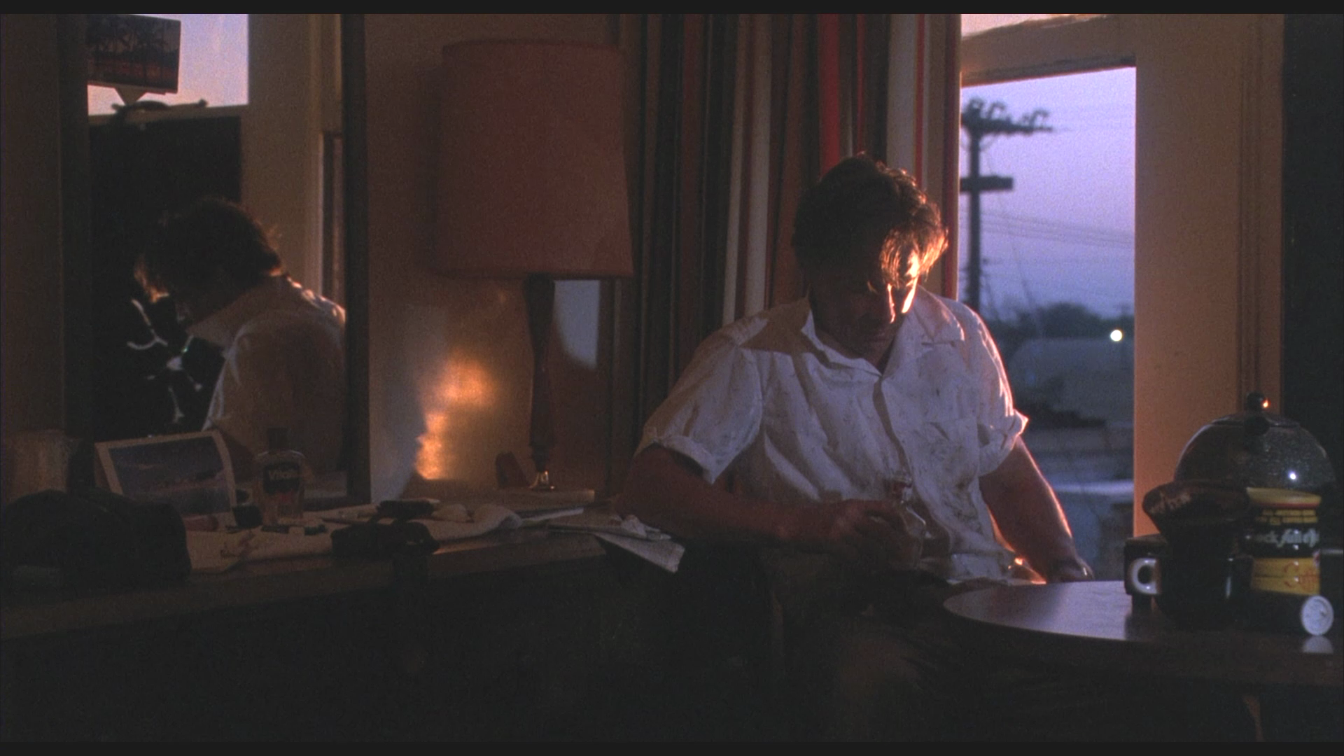 [激情沸点].The.Hot.Spot.1990.BluRay.1080p.AVC.DTS-HD.MA.2.0-iTWASNTME    22.27G-18.png