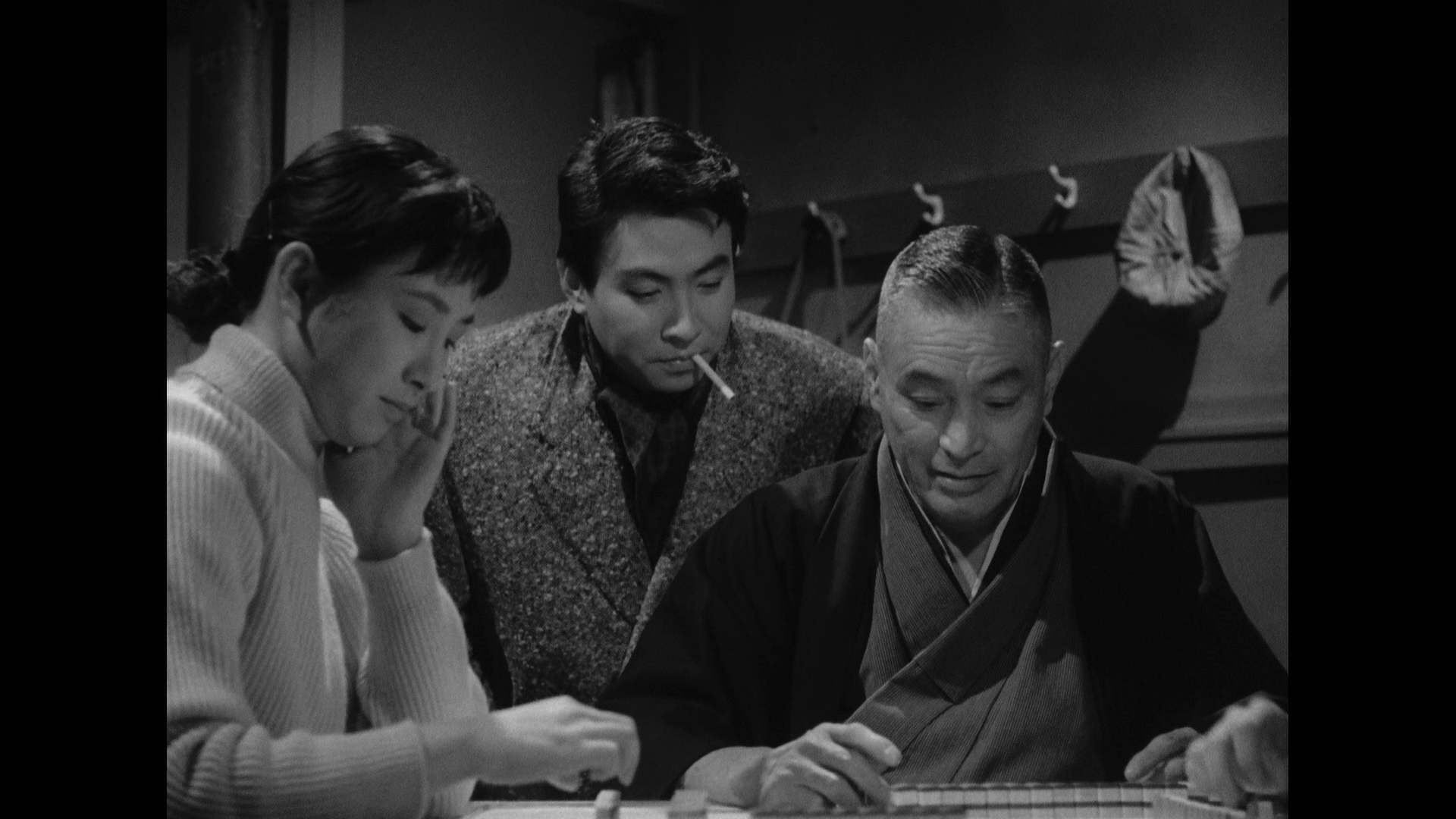 [东京暮色].Tokyo.Twilight.1957.FRA.BluRay.1080p.AVC.DTS-HD.MA.1.0@jiulinxiri      39.92G-15.png