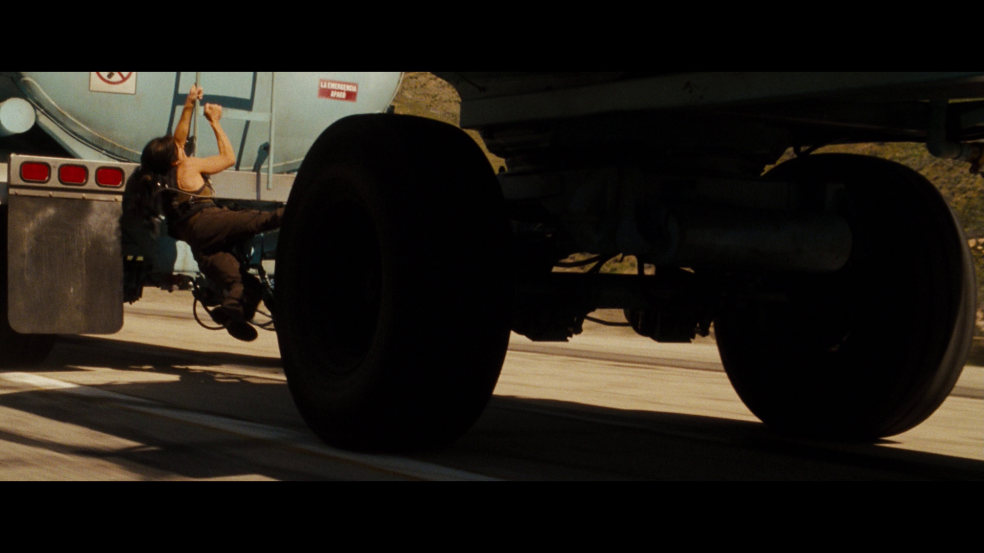 [速度与激情4].Fast.And.Furious.4.2009.BluRay.1080p.VC-1.DTS-HD.MA.5.1-F13@HDSpace      46.36G-4.jpg