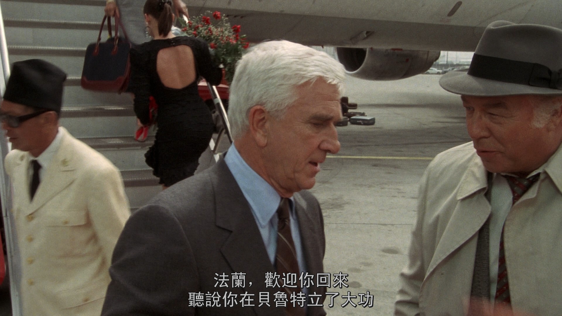 [白头神探1].The.Naked.Gun.1988.BluRay.1080p.AVC.DTS-HD.MA.5.1-DIY@Ryu     27.89G-8.jpg